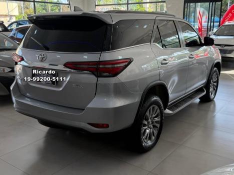 TOYOTA Hilux SW4 2.8 4P SRX 4X4 TURBO DIESEL AUTOMTICO, Foto 10