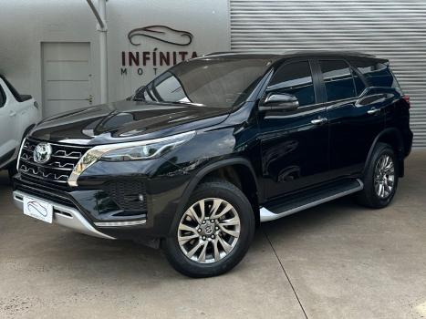 TOYOTA Hilux SW4 2.8 4P SRX 4X4 TURBO DIESEL AUTOMTICO, Foto 3