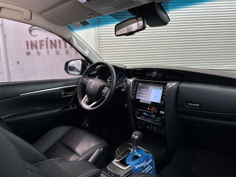 TOYOTA Hilux SW4 2.8 4P SRX 4X4 TURBO DIESEL AUTOMTICO, Foto 5