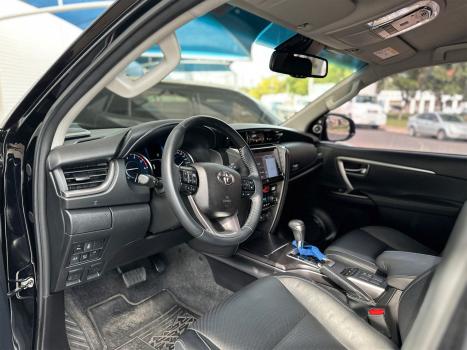 TOYOTA Hilux SW4 2.8 4P SRX 4X4 TURBO DIESEL AUTOMTICO, Foto 7