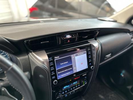 TOYOTA Hilux SW4 2.8 4P SRX 4X4 TURBO DIESEL AUTOMTICO, Foto 8