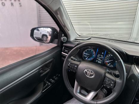 TOYOTA Hilux SW4 2.8 4P SRX 4X4 TURBO DIESEL AUTOMTICO, Foto 10