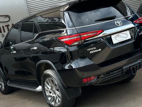 TOYOTA Hilux SW4 2.8 4P SRX 4X4 TURBO DIESEL AUTOMTICO, Foto 14