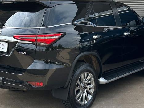 TOYOTA Hilux SW4 2.8 4P SRX 4X4 TURBO DIESEL AUTOMTICO, Foto 15