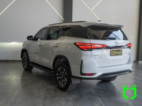 TOYOTA Hilux SW4 2.8 16V 4P SRX PLATINUM 4X4 7 LUGARES TURBO DIESEL AUTOM�TICO, Foto 6