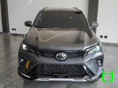 TOYOTA Hilux SW4 2.8 16V 4P SRX PLATINUM 4X4 7 LUGARES TURBO DIESEL AUTOM�TICO, Foto 2