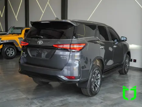 TOYOTA Hilux SW4 2.8 16V 4P SRX PLATINUM 4X4 7 LUGARES TURBO DIESEL AUTOM�TICO, Foto 6