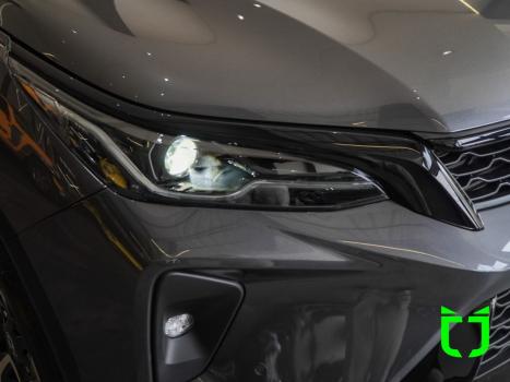 TOYOTA Hilux SW4 2.8 16V 4P SRX PLATINUM 4X4 7 LUGARES TURBO DIESEL AUTOM�TICO, Foto 7