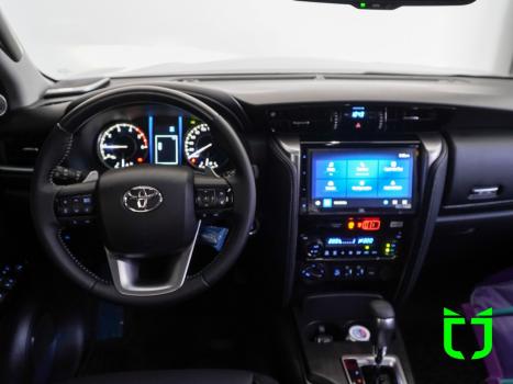 TOYOTA Hilux SW4 2.8 16V 4P SRX PLATINUM 4X4 7 LUGARES TURBO DIESEL AUTOM�TICO, Foto 18