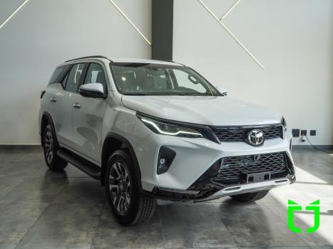 TOYOTA Hilux SW4 2.8 16V 4P SRX PLATINUM 4X4 7 LUGARES TURBO DIESEL AUTOM�TICO, Foto 1