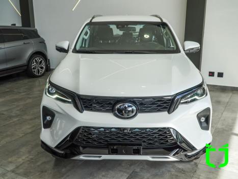 TOYOTA Hilux SW4 2.8 16V 4P SRX PLATINUM 4X4 7 LUGARES TURBO DIESEL AUTOM�TICO, Foto 2