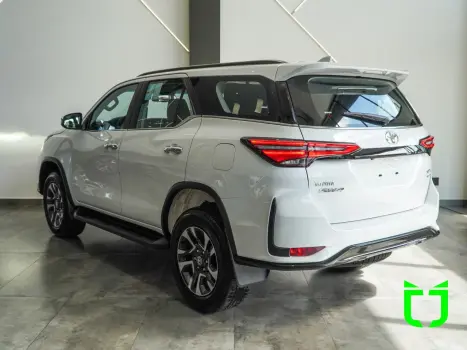 TOYOTA Hilux SW4 2.8 16V 4P SRX PLATINUM 4X4 7 LUGARES TURBO DIESEL AUTOM�TICO, Foto 4