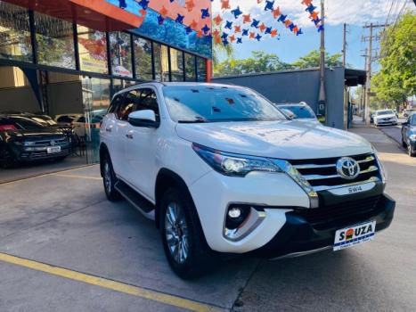 TOYOTA Hilux SW4 2.8 4P SRX 4X4 DIAMOND 7 LUGARES TURBO DIESEL AUTOM�TICO, Foto 3