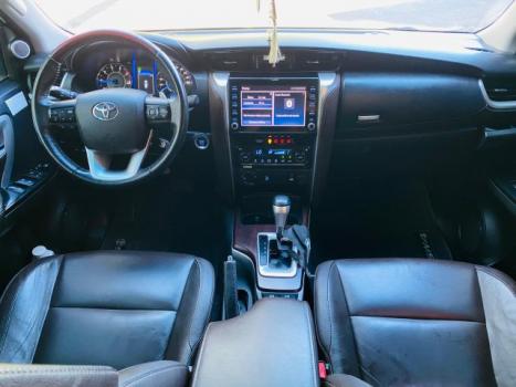 TOYOTA Hilux SW4 2.8 4P SRX 4X4 DIAMOND 7 LUGARES TURBO DIESEL AUTOM�TICO, Foto 5