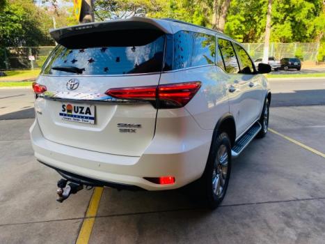 TOYOTA Hilux SW4 2.8 4P SRX 4X4 DIAMOND 7 LUGARES TURBO DIESEL AUTOM�TICO, Foto 8