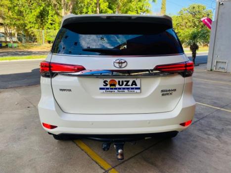 TOYOTA Hilux SW4 2.8 4P SRX 4X4 DIAMOND 7 LUGARES TURBO DIESEL AUTOM�TICO, Foto 10