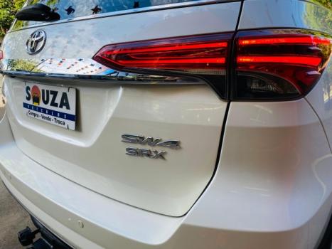 TOYOTA Hilux SW4 2.8 4P SRX 4X4 DIAMOND 7 LUGARES TURBO DIESEL AUTOM�TICO, Foto 12