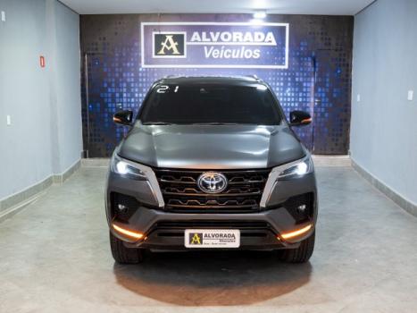 TOYOTA Hilux SW4 2.8 4P SRX 4X4 DIAMOND 7 LUGARES TURBO DIESEL AUTOM�TICO, Foto 3