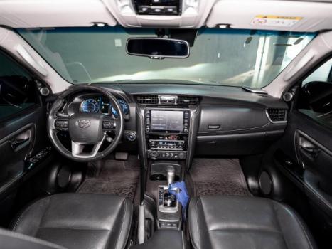 TOYOTA Hilux SW4 2.8 4P SRX 4X4 DIAMOND 7 LUGARES TURBO DIESEL AUTOM�TICO, Foto 4