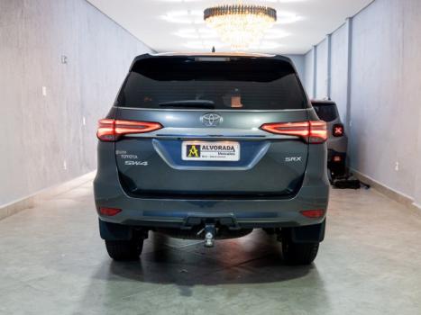 TOYOTA Hilux SW4 2.8 4P SRX 4X4 DIAMOND 7 LUGARES TURBO DIESEL AUTOM�TICO, Foto 6