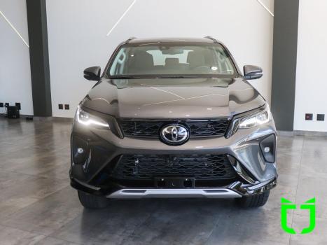 TOYOTA Hilux SW4 2.8 16V 4P SRX PLATINUM 4X4 7 LUGARES TURBO DIESEL AUTOM�TICO, Foto 2