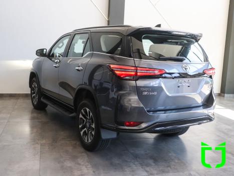 TOYOTA Hilux SW4 2.8 16V 4P SRX PLATINUM 4X4 7 LUGARES TURBO DIESEL AUTOM�TICO, Foto 4