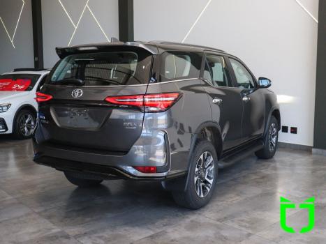 TOYOTA Hilux SW4 2.8 16V 4P SRX PLATINUM 4X4 7 LUGARES TURBO DIESEL AUTOM�TICO, Foto 6