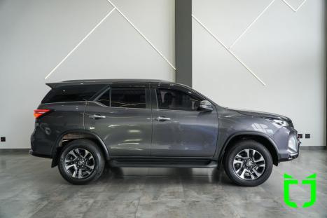 TOYOTA Hilux SW4 2.8 16V 4P SRX PLATINUM 4X4 7 LUGARES TURBO DIESEL AUTOM�TICO, Foto 1