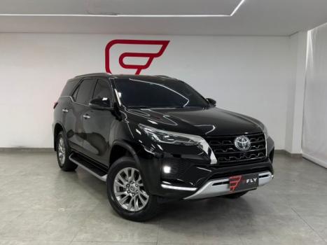 TOYOTA Hilux SW4 2.8 4P SRX 4X4 DIAMOND 7 LUGARES TURBO DIESEL AUTOM�TICO, Foto 1