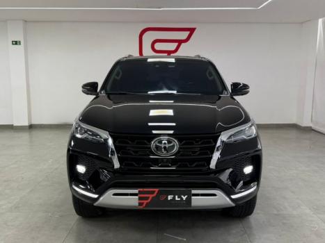 TOYOTA Hilux SW4 2.8 4P SRX 4X4 DIAMOND 7 LUGARES TURBO DIESEL AUTOM�TICO, Foto 3