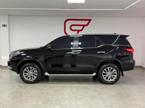 TOYOTA Hilux SW4 2.8 4P SRX 4X4 DIAMOND 7 LUGARES TURBO DIESEL AUTOM�TICO, Foto 4