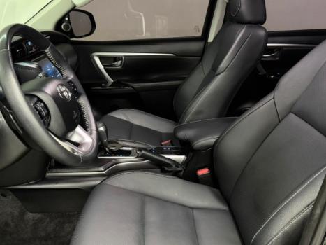 TOYOTA Hilux SW4 2.8 4P SRX 4X4 DIAMOND 7 LUGARES TURBO DIESEL AUTOM�TICO, Foto 5