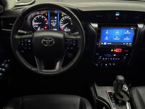 TOYOTA Hilux SW4 2.8 4P SRX 4X4 DIAMOND 7 LUGARES TURBO DIESEL AUTOM�TICO, Foto 8