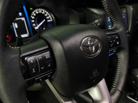 TOYOTA Hilux SW4 2.8 4P SRX 4X4 DIAMOND 7 LUGARES TURBO DIESEL AUTOM�TICO, Foto 10