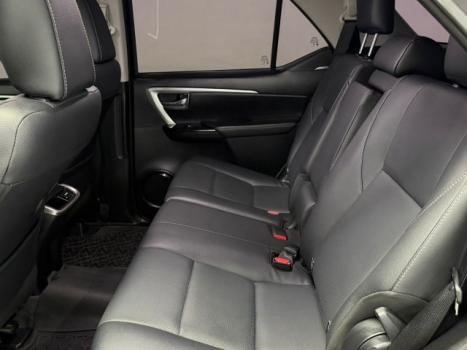 TOYOTA Hilux SW4 2.8 4P SRX 4X4 DIAMOND 7 LUGARES TURBO DIESEL AUTOM�TICO, Foto 17