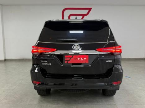 TOYOTA Hilux SW4 2.8 4P SRX 4X4 DIAMOND 7 LUGARES TURBO DIESEL AUTOM�TICO, Foto 19