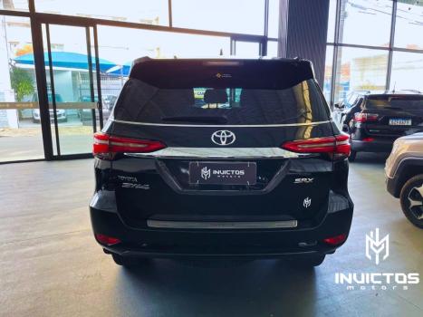 TOYOTA Hilux SW4 2.8 4P SRX 4X4 TURBO DIESEL AUTOM�TICO, Foto 5
