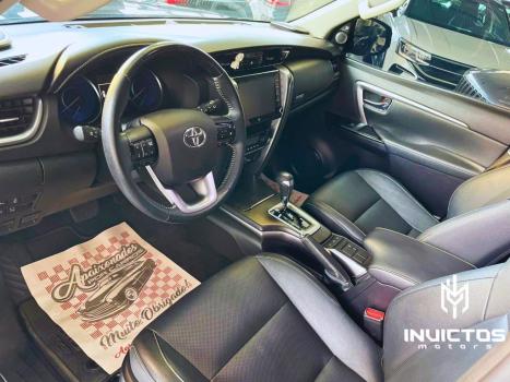 TOYOTA Hilux SW4 2.8 4P SRX 4X4 TURBO DIESEL AUTOM�TICO, Foto 8