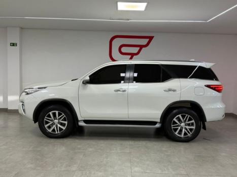 TOYOTA Hilux SW4 2.8 16V 4P SRX 4X4 7 LUGARES TURBO DIESEL AUTOM�TICO, Foto 4