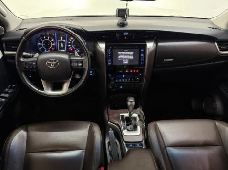 TOYOTA Hilux SW4 2.8 16V 4P SRX 4X4 7 LUGARES TURBO DIESEL AUTOM�TICO, Foto 7