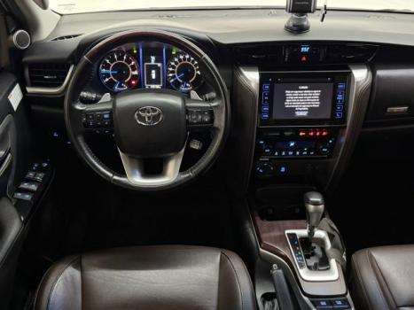 TOYOTA Hilux SW4 2.8 16V 4P SRX 4X4 7 LUGARES TURBO DIESEL AUTOM�TICO, Foto 8