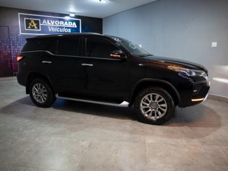 TOYOTA Hilux SW4 2.8 4P SRX 4X4 TURBO DIESEL AUTOM�TICO, Foto 2