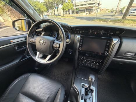 TOYOTA Hilux SW4 2.8 4P SRX 4X4 TURBO DIESEL AUTOM�TICO, Foto 13