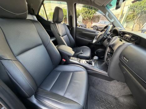 TOYOTA Hilux SW4 2.8 4P SRX 4X4 TURBO DIESEL AUTOM�TICO, Foto 17