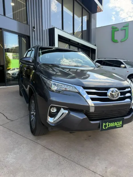 TOYOTA Hilux SW4 2.8 4P SRX 4X4 TURBO DIESEL AUTOM�TICO, Foto 3