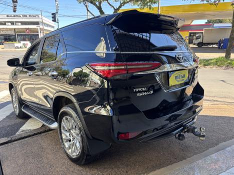 TOYOTA Hilux SW4 2.8 16V 4P SRX 4X4 7 LUGARES TURBO DIESEL AUTOM�TICO, Foto 3
