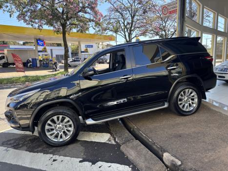 TOYOTA Hilux SW4 2.8 16V 4P SRX 4X4 7 LUGARES TURBO DIESEL AUTOM�TICO, Foto 2