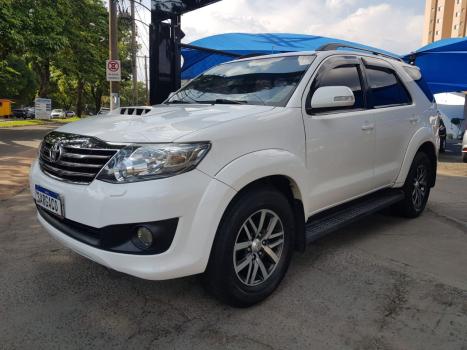 TOYOTA Hilux SW4 3.0 16V 4P SRV 4X4 TURBO DIESEL AUTOMÁTICO, Foto 3 TOYOTA Hilux SW4 3.0 16V 4P SRV 4X4 TURBO DIESEL AUTOMÁTICO, Foto 3