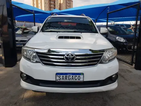 TOYOTA Hilux SW4 3.0 16V 4P SRV 4X4 TURBO DIESEL AUTOMÁTICO, Foto 4 TOYOTA Hilux SW4 3.0 16V 4P SRV 4X4 TURBO DIESEL AUTOMÁTICO, Foto 4