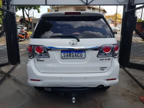 TOYOTA Hilux SW4 3.0 16V 4P SRV 4X4 TURBO DIESEL AUTOMÁTICO, Foto 7 TOYOTA Hilux SW4 3.0 16V 4P SRV 4X4 TURBO DIESEL AUTOMÁTICO, Foto 7